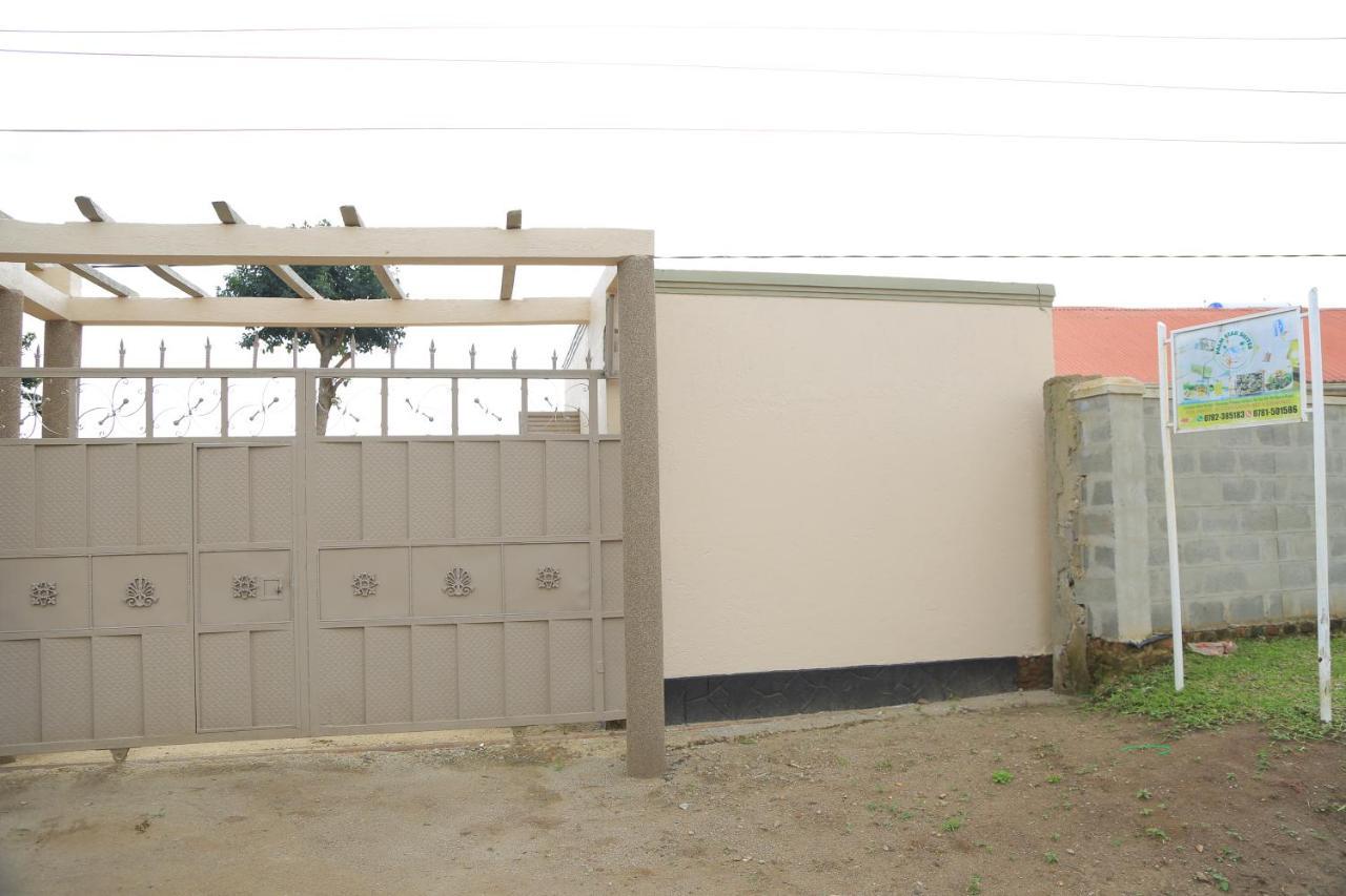 Palm Star Motel Fort Portal Exterior foto